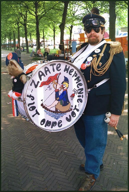 drummer bandsman on amsterdam street